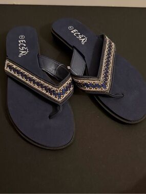 Ecsa Navy Blue Beaded Rhinestone Thong Sandals Women’s Size 7- Brand New